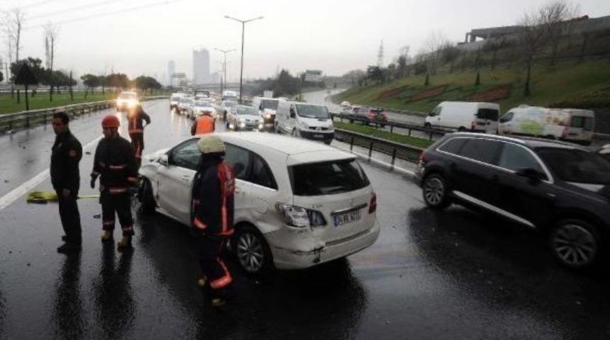 Tem'da Yoğunluğa Yol A&ccedil;an Kaza
