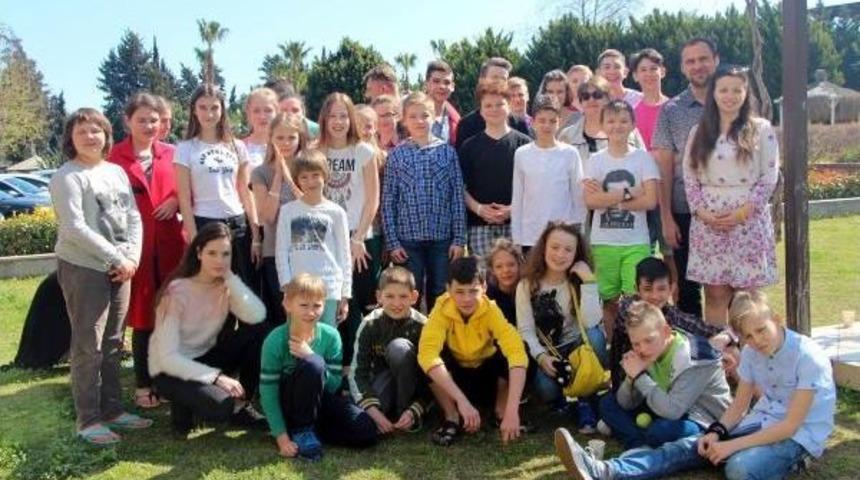 Ukraynalı Savaş Mağduru &Ccedil;ocuklar Kemer'de Moral Buldu