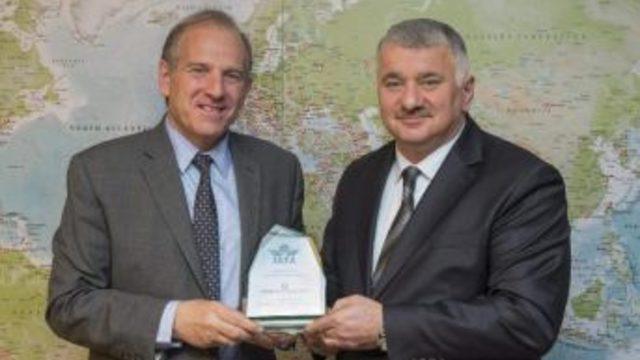 Thy'ye İata'dan Ödül