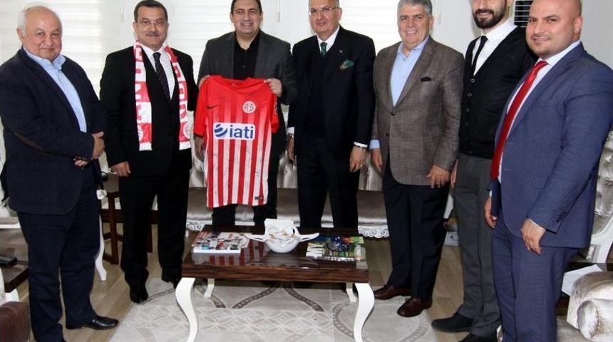 Antalyaspor Y&ouml;netim Kurulu&rsquo;ndan Emniyet M&uuml;d&uuml;r&uuml; Uzunkaya&rsquo;ya Ziyaret