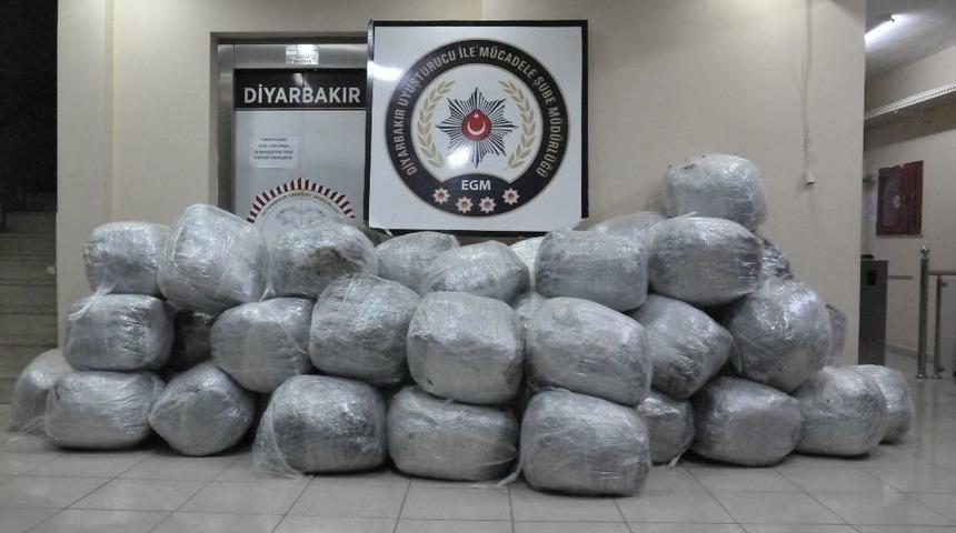 Diyarbakır&rsquo;da Uyuşturucuya Darbe &Uuml;st&uuml;ne Darbe