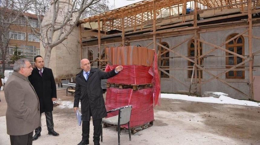 Vakıf Eserlerini İnceledi