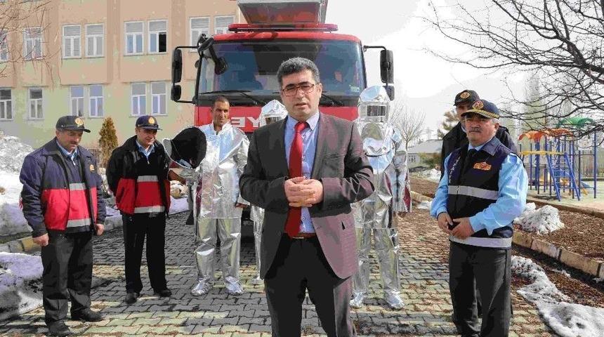 Varto&rsquo;da İtfaiye Erlerine Yanmaz Elbise