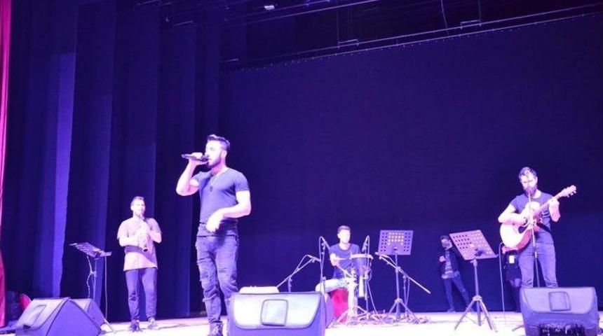 Biga&rsquo;da Sancak R&uuml;zgarı Esti