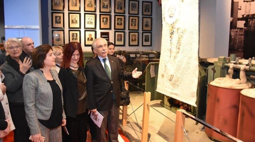 Tekstil M&uuml;zesi&rsquo;nde Dokuma Ve Grav&uuml;r Sergisi