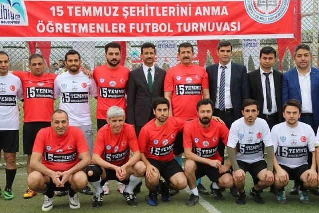 Şehitler Anısına Düzenlenen Futbol Turnuvası Başladı