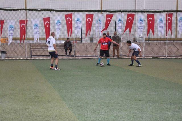 Şehitler Anısına Düzenlenen Futbol Turnuvası Başladı