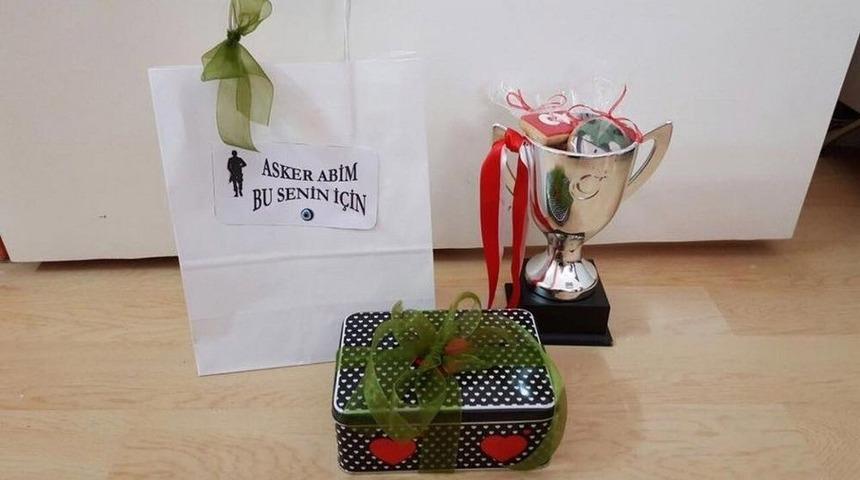 Minik Y&uuml;reklerden Asker Ağabeylerine