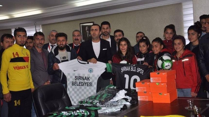 Şırnak Belediyesinden Sporculara Malzeme Yardımı