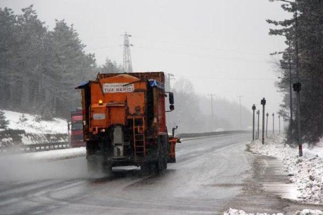 Bolu Dağı'nda Kar Ulaşımı Yavaşlattı