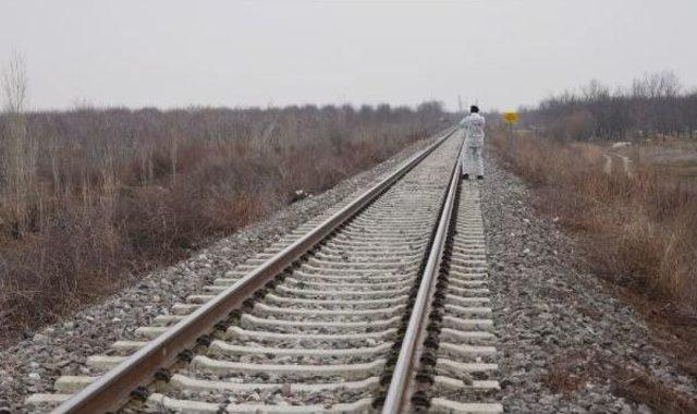 Boğazını Kesip Öldürdükten Sonra Cesedini Demiryoluna Attılar