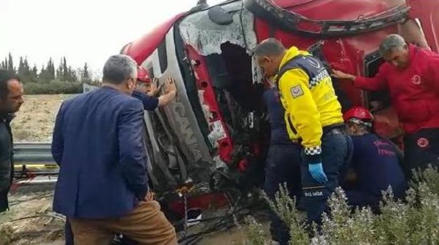 Şanlıurfa&rsquo;Da Beton Mikseri Devrildi, S&uuml;r&uuml;c&uuml; Yaralandı