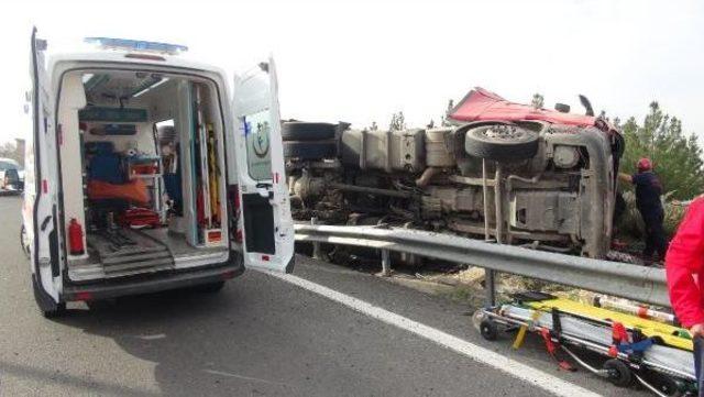 Şanlıurfa’Da Beton Mikseri Devrildi, Sürücü Yaralandı