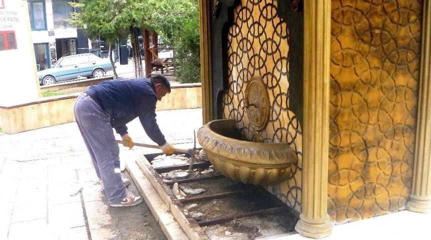 Sel&ccedil;uklu Ve Osmanlı Mimarisinin Motifleriyle S&uuml;sl&uuml; &Ccedil;eşmelere Bakım Yapılıyor