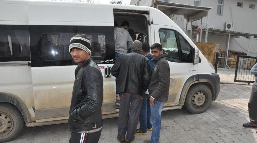 &Ccedil;anakkale&rsquo;de 50 Ka&ccedil;ak Yakalandı