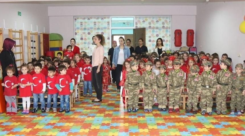 Akhisarlı Minikler Şehitleri Andı