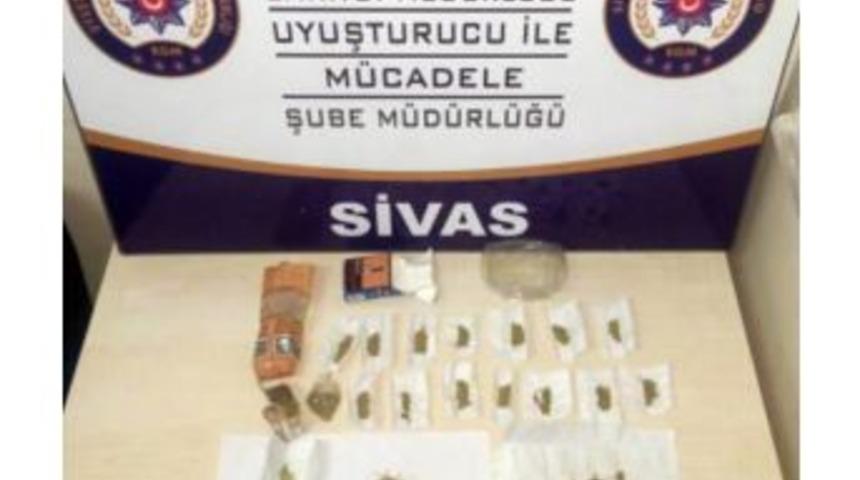 Sivas&rsquo;ta Uyuşturucu Operasyonu: 8 G&ouml;zaltı