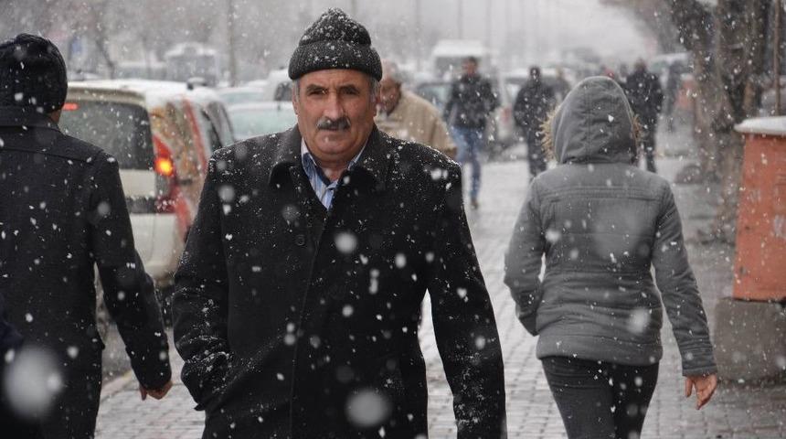 Muş&rsquo;ta Lapa Lapa Kar Yağışı