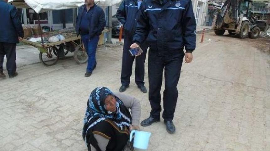 Zabıta Ekipleri Dilenciyi Taksiyle Evine G&ouml;nderdi