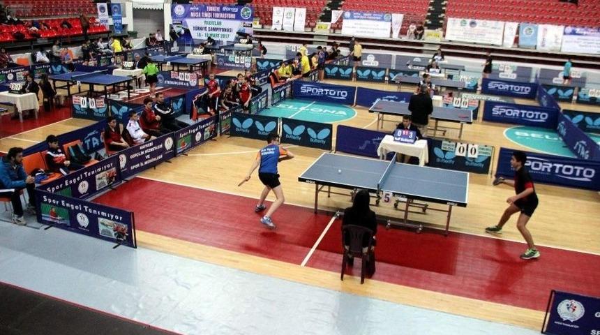 Yıldızlar T&uuml;rkiye Masa Tenisi Şampiyonası Devam Ediyor
