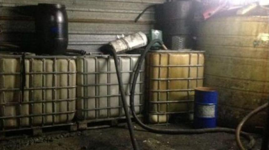 Tır Parkında 13 Bin 700 Litre Ka&ccedil;ak Akaryakıt Ele Ge&ccedil;irildi