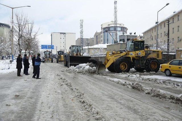 Yüksekova’da Kar Temizleme Çalışması