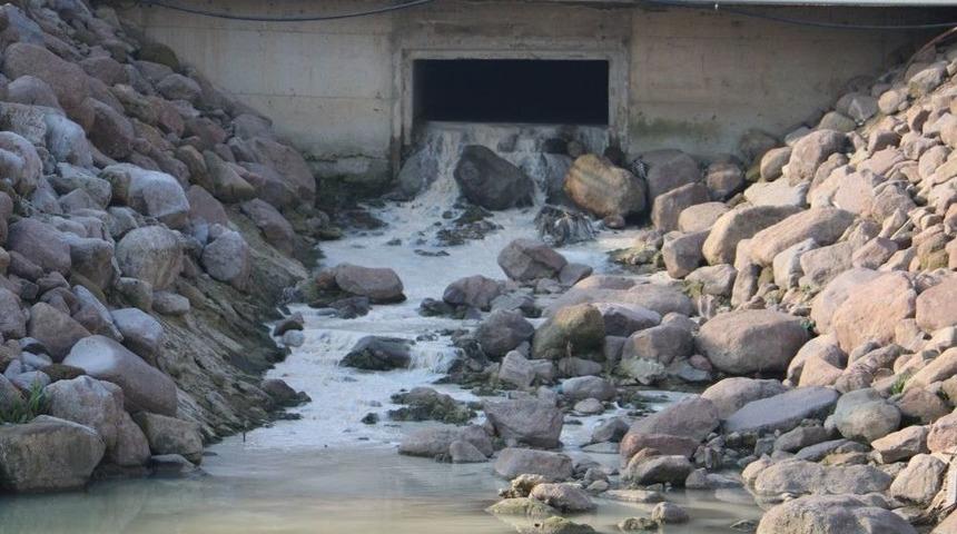 Dere Suyuna Karışan Atıksu Tehlike Sa&ccedil;ıyor