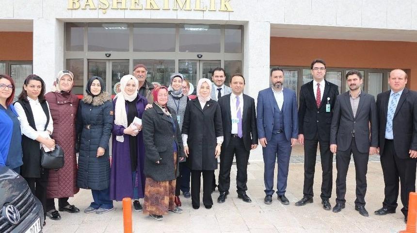 Ak Partili Leyla Şahin Usta, Referandum &Ccedil;alışmalarını S&uuml;rd&uuml;r&uuml;yor