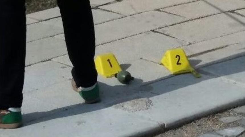 Elazığ&rsquo;da &Ccedil;&ouml;p Konteynerinde El Bombası Bulundu