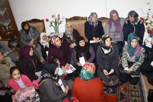 Aksaray’da Ak Parti Heyeti Ev Hanımlarıyla Buluştu