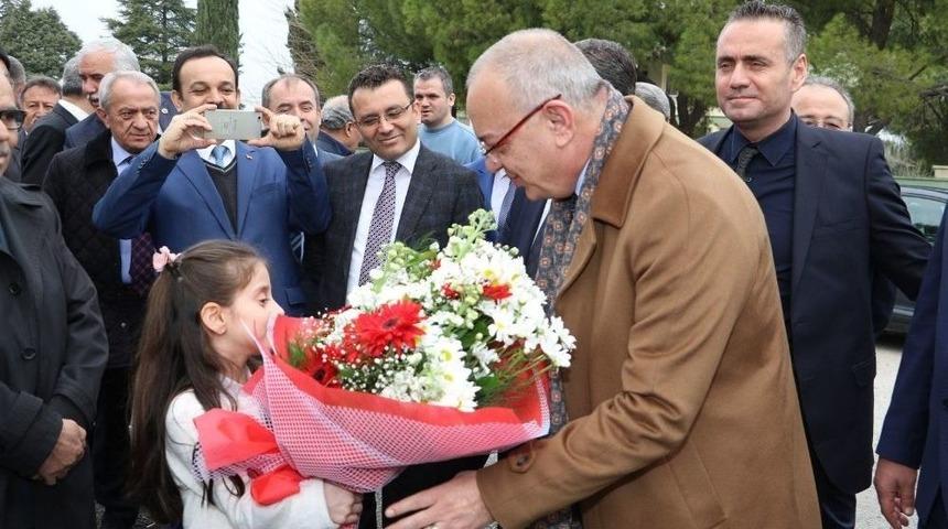 Başkan Erg&uuml;n &Ccedil;obanisalı &Ouml;ğrencileri Sevindirdi