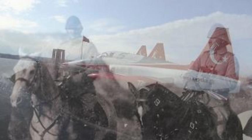 T&uuml;rk Yıldızları&rsquo;ndan &Ccedil;anakkale Klibi