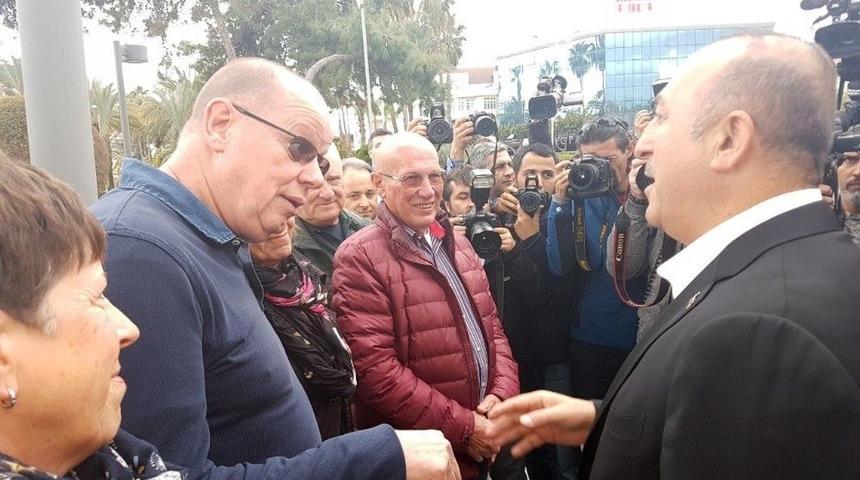 Bakan Çavuşoğlu, Yerleşik Hollandalılarla Sohbet Etti