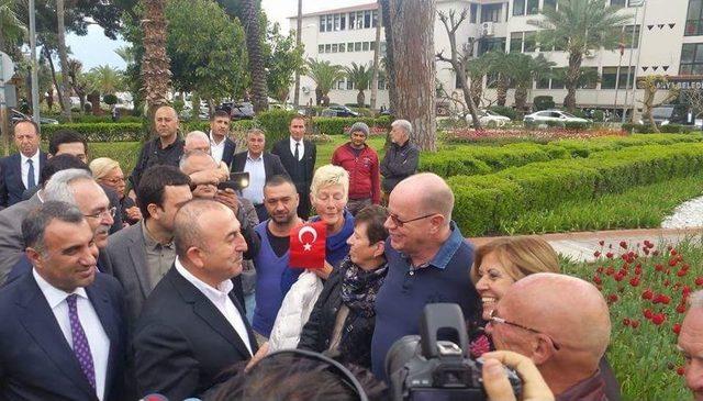 Bakan Çavuşoğlu, Yerleşik Hollandalılarla Sohbet Etti