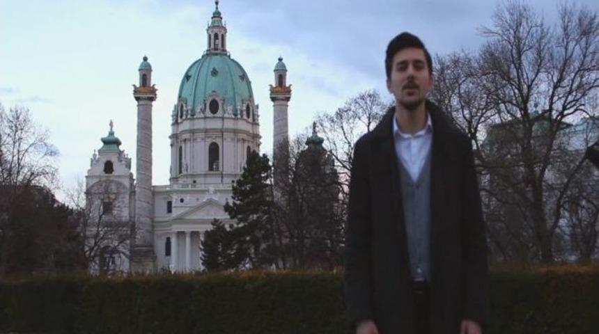 T&uuml;rkiye Ve D&uuml;nyanın D&ouml;rt Bir Yanında Şehitler İ&ccedil;in &Ccedil;anakkale T&uuml;rk&uuml;s&uuml;&rsquo;n&uuml; Seslendirdiler