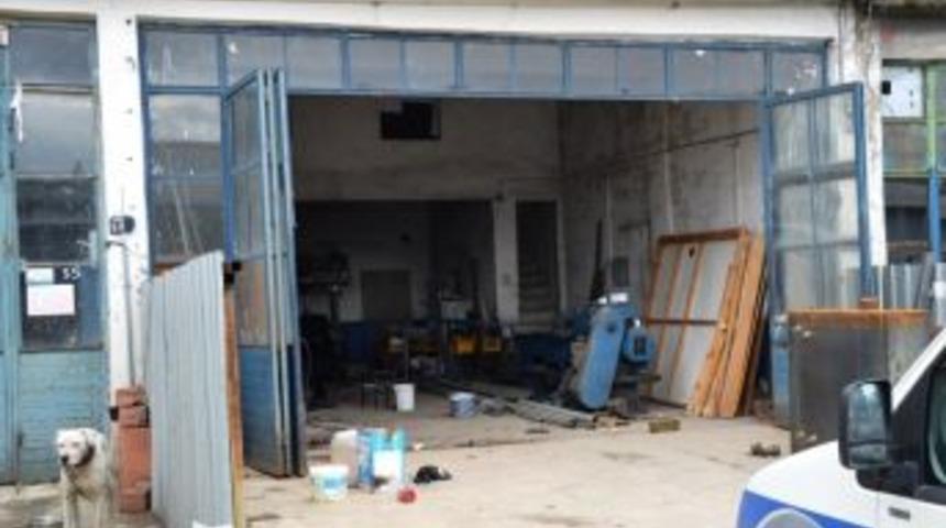 Tinerle Soba Yakmaya &Ccedil;alışan 2 Kişi Yaralandı