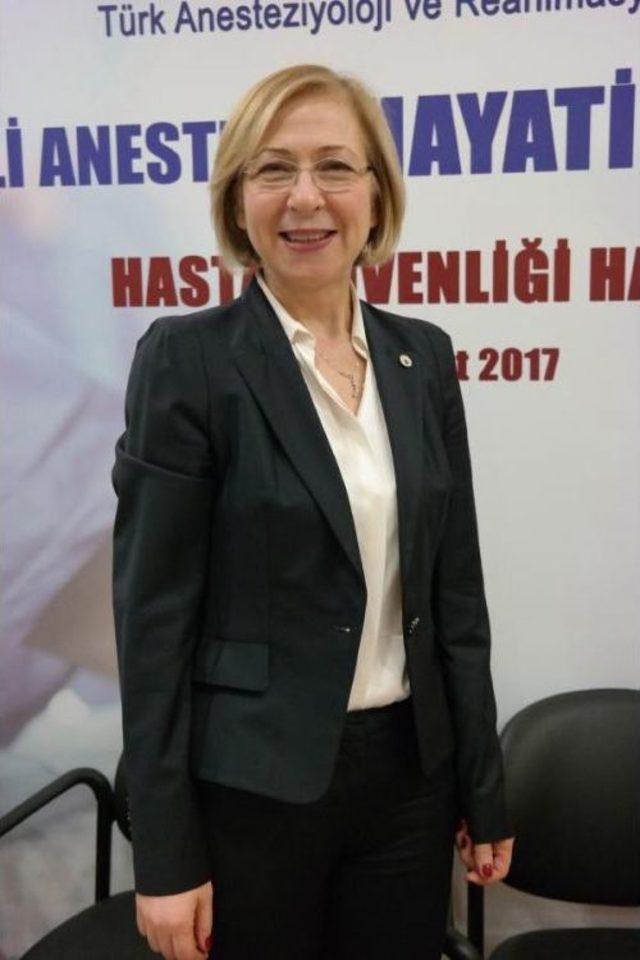 Prof. Dr. Hülya Bilgin, “Bitkisel Takviyeler De Anestezi Doktoruna Bildirilmeli”