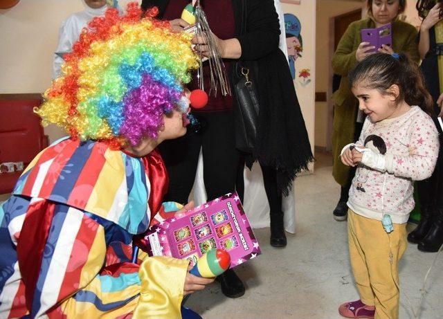 Alanya Belediyesi Ve Alkü’den Minik Hastalara Anlamlı Ziyaret