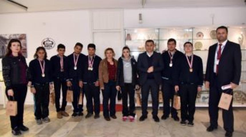 Engel Tanımayan &Ouml;ğrencilerden Başkan Y&uuml;cel&rsquo;e Ziyaret