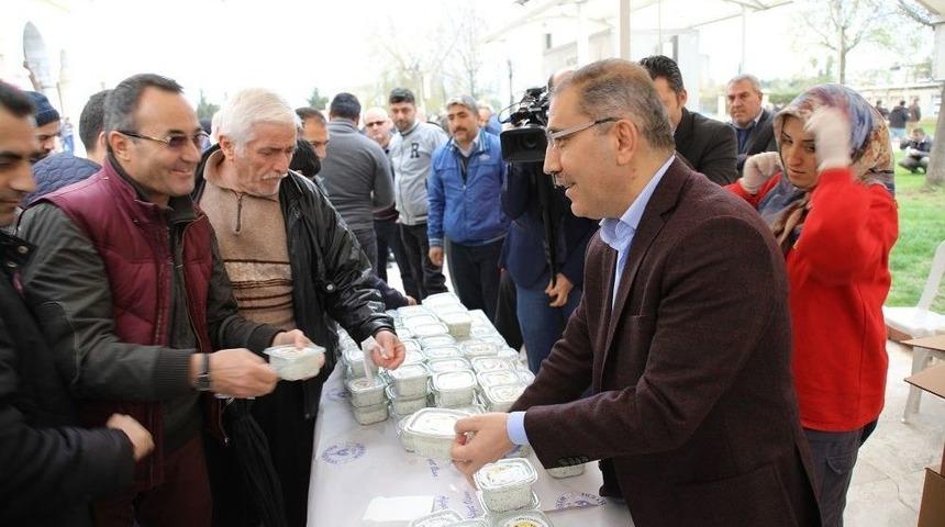 Başkan &Ccedil;elikcan Kırık Buğday &Ccedil;orbası Dağıttı