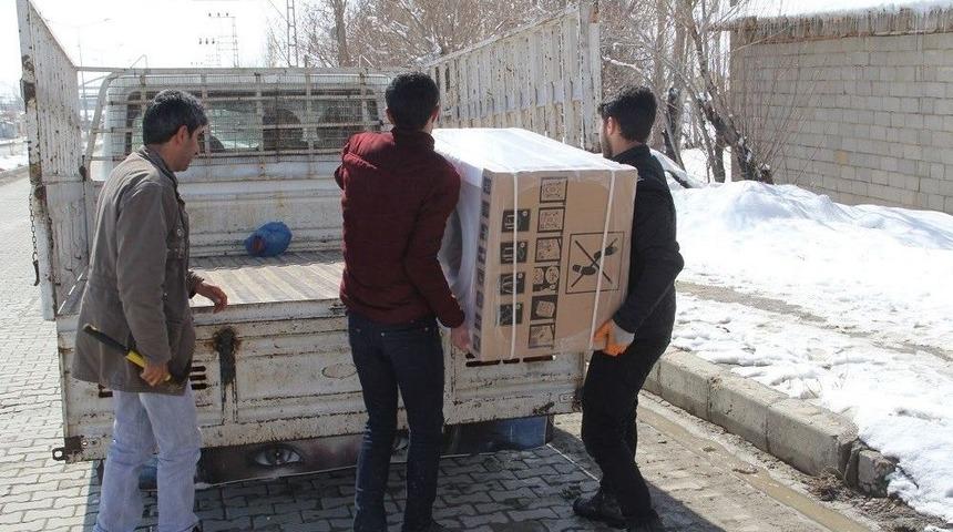 Kaymakam &Ouml;zt&uuml;rk&rsquo;ten Gen&ccedil; Kıza &Ccedil;eyiz Yardımı