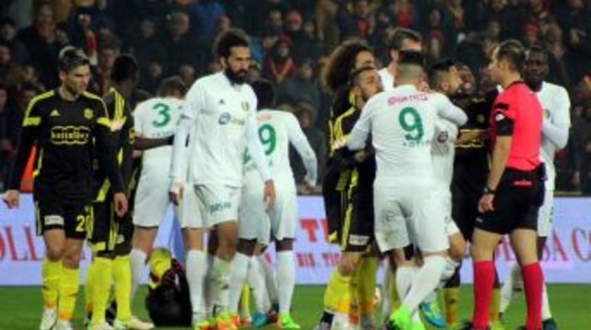 Osman Fırat’a Verilen Ceza Tepkiyle Karşılandı