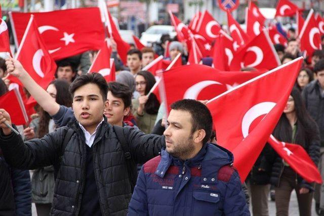 Sivas’ta ’şehitlere Saygı Yürüyüşü’ Yapıldı