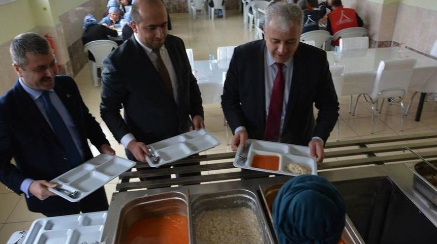 Arat; "t&uuml;rkiye&rsquo;deki Suriyelilerin İşsizliğe D&uuml;ş&uuml;n&uuml;ld&uuml;ğ&uuml; Kadar Olumsuz Bir Etkisi Yok"