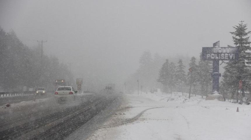 Bolu Dağı’nda Kar Yağışı Şiddetini Artırdı