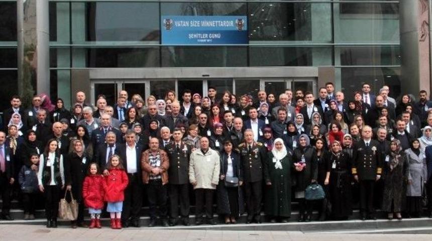 Genelkurmay Başkanı Akar: &ldquo;ağlamayın G&uuml;l&uuml;n&rdquo;