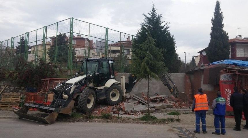 İzmit&rsquo;te Ka&ccedil;ak Yapıya Ge&ccedil;it Yok