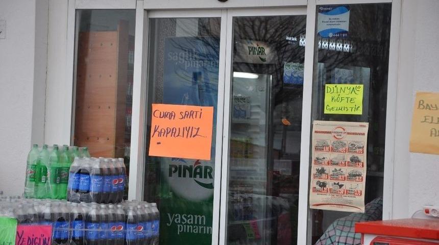 Bu İş Yerinde Cuma Saatinde Alışveriş Yapılmıyor