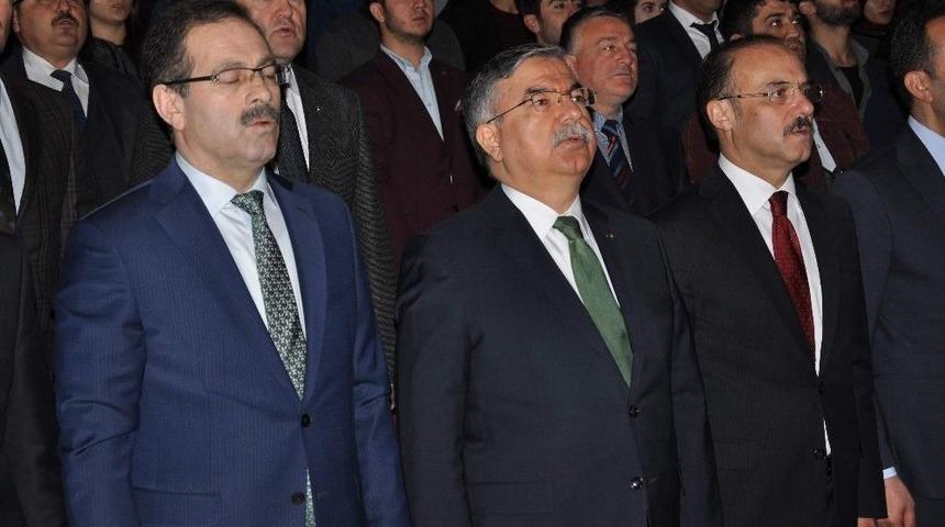 Bakan Yılmaz: "evetle T&uuml;rkiye&rsquo;ye D&ouml;rd&uuml;nc&uuml; Demokrasi Cemresi D&uuml;şecektir"