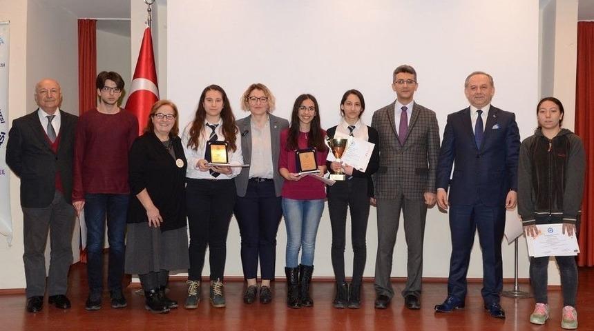 Esog&uuml;&rsquo;de D&uuml;zenlenen 10&rsquo;uncu &ldquo;beyin Bilgi Yarışması&rdquo;nda &Ouml;d&uuml;ller Sahiplerini Buldu